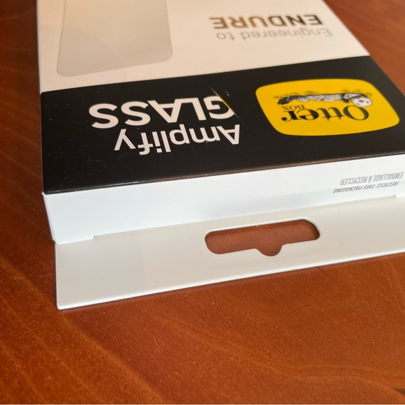 New Otterbox Amplify Glass Screen Protector for iPhone 13 and iPhone 13 Pro - Picture 7 of 8